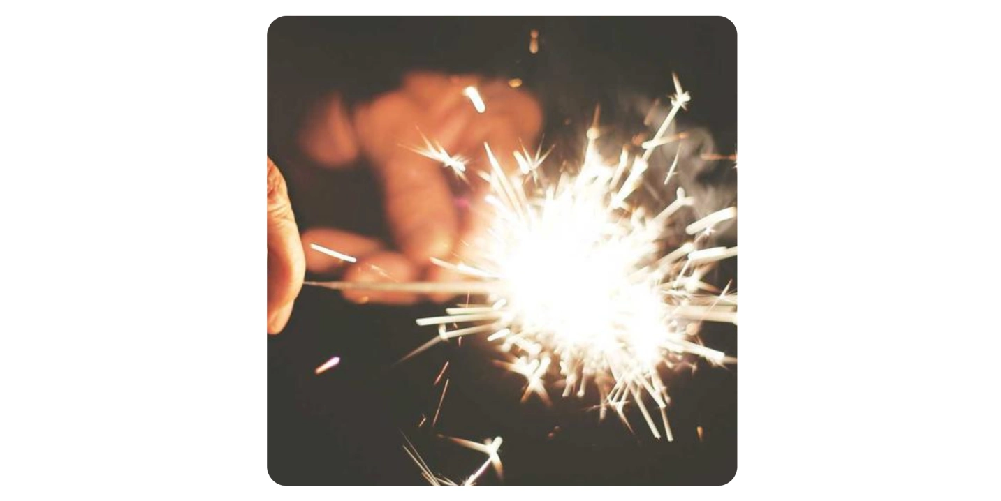 纯 CSS 图片悬停缩放圆角边框效果